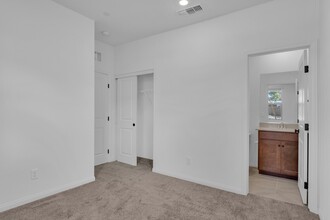 1421 Whistling Kite St in Las Vegas, NV - Building Photo - Building Photo