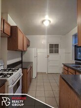 1129 W Oakdale Ave, Unit 1117-1A in Chicago, IL - Building Photo - Building Photo