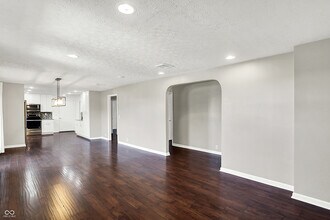 301 W Pierce St in Whitestown, IN - Building Photo - Building Photo