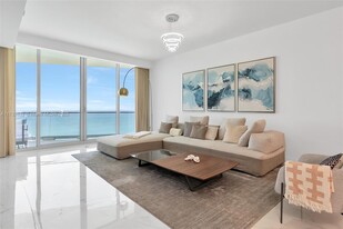 16901 Collins Ave in Sunny Isles Beach, FL - Building Photo