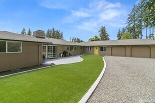 9721 118th St E in Puyallup, WA - Building Photo