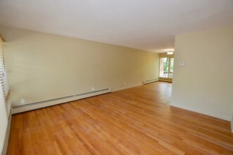 83 North Lake Dr in Hamden, CT - Building Photo - Building Photo