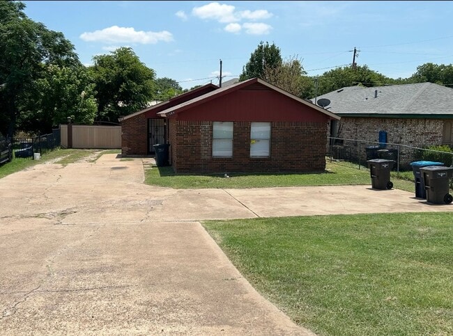 1304 Meriwether Ave in Fort Worth, TX - Building Photo - Building Photo