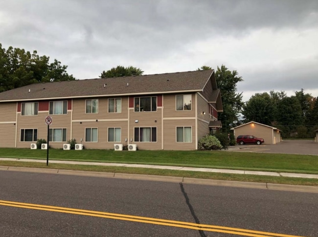355 Horseshoe Dr in Cambridge, MN - Building Photo - Building Photo