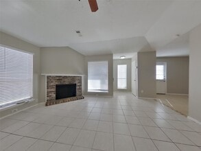 6922 Clee Ln in Spring, TX - Foto de edificio - Building Photo