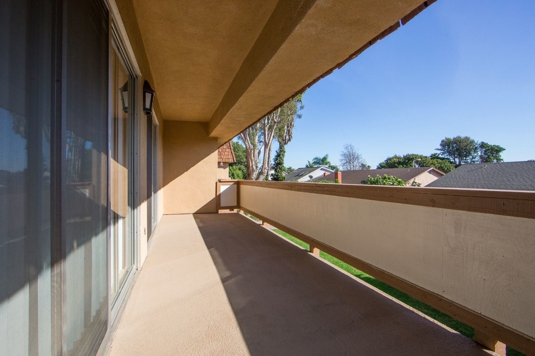 Huntington Continental in Huntington Beach, CA - Building Photo