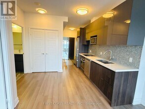 15 Water Walk Dr in Markham, ON - Building Photo - Building Photo