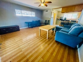 1121 W Churchill St in Stockton, CA - Building Photo