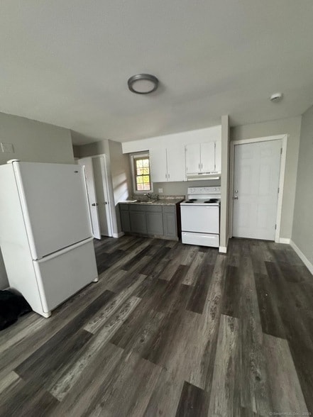 240 Oak St, Unit 7 in Bridgeport, CT - Building Photo - Building Photo