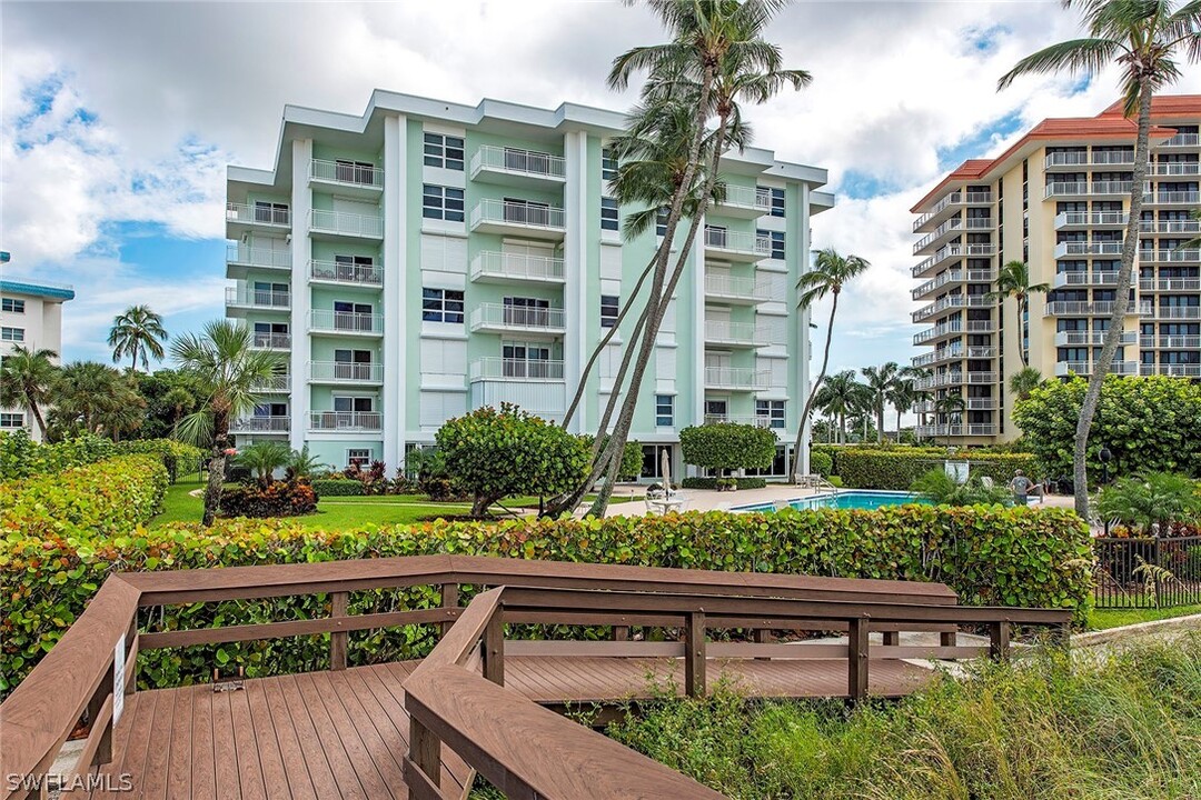 500 Saturn Ct in Marco Island, FL - Building Photo