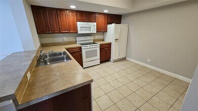10121 W Sunrise Blvd, Unit 105 in Plantation, FL - Building Photo - Building Photo