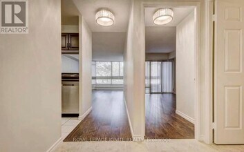 3231 Eglinton Ave E in Toronto, ON - Building Photo - Building Photo