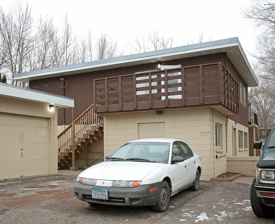 Vista View Apartments in Burnsville, MN - Building Photo