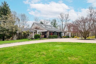 58 Woodchuck Ln in Ridgefield, CT - Building Photo - Building Photo