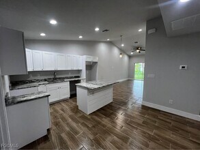 1106 Cape Coral Pkwy W in Cape Coral, FL - Building Photo - Building Photo