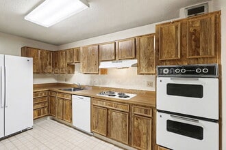 8380 Greensboro Dr in McLean, VA - Building Photo - Building Photo