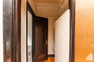 956 W Cuyler Ave, Unit 303 in Chicago, IL - Building Photo - Building Photo