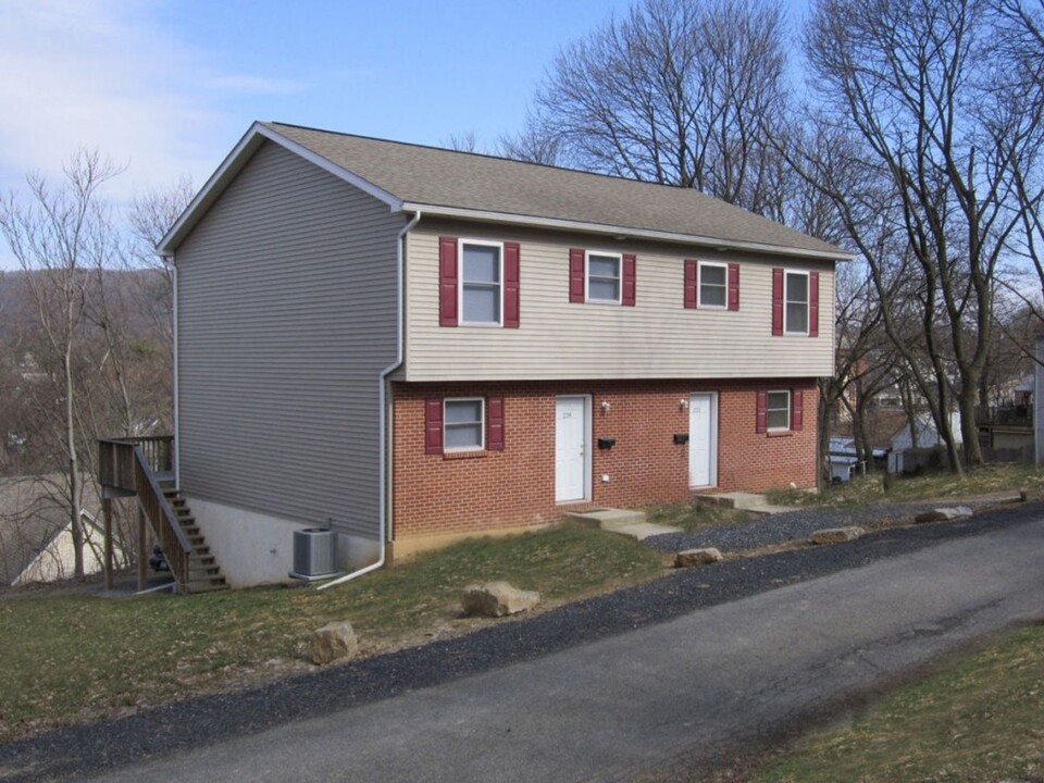219 W Manchester Ln in Bellefonte, PA - Building Photo