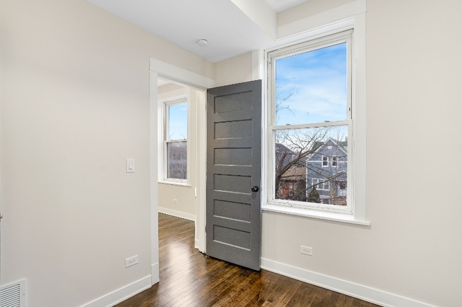 1704 N Springfield Ave in Chicago, IL - Building Photo - Building Photo