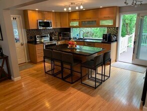 31 Hunnewell St in Needham, MA - Building Photo - Building Photo