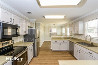 10106 Caspian Ledge in San Antonio, TX - Building Photo - Building Photo