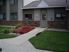 Birchwood Garden Apartments in Lowell, MI - Building Photo
