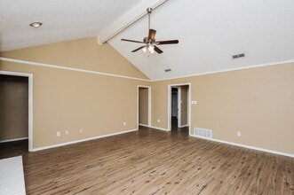 1532 Clarendon St in Fort Worth, TX - Foto de edificio - Building Photo