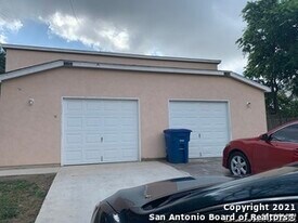 11252 Center Point Rd in San Antonio, TX - Building Photo