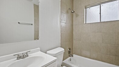 612 Marshall in Angleton, TX - Building Photo - Building Photo