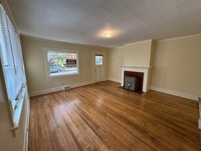 205 NE Bryant St in Portland, OR - Building Photo - Building Photo