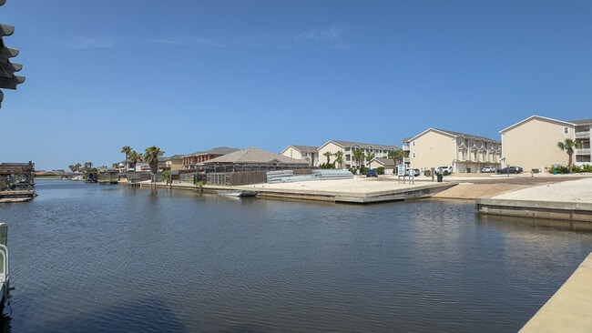 15622 Cruiser St in Corpus Christi, TX - Foto de edificio - Building Photo