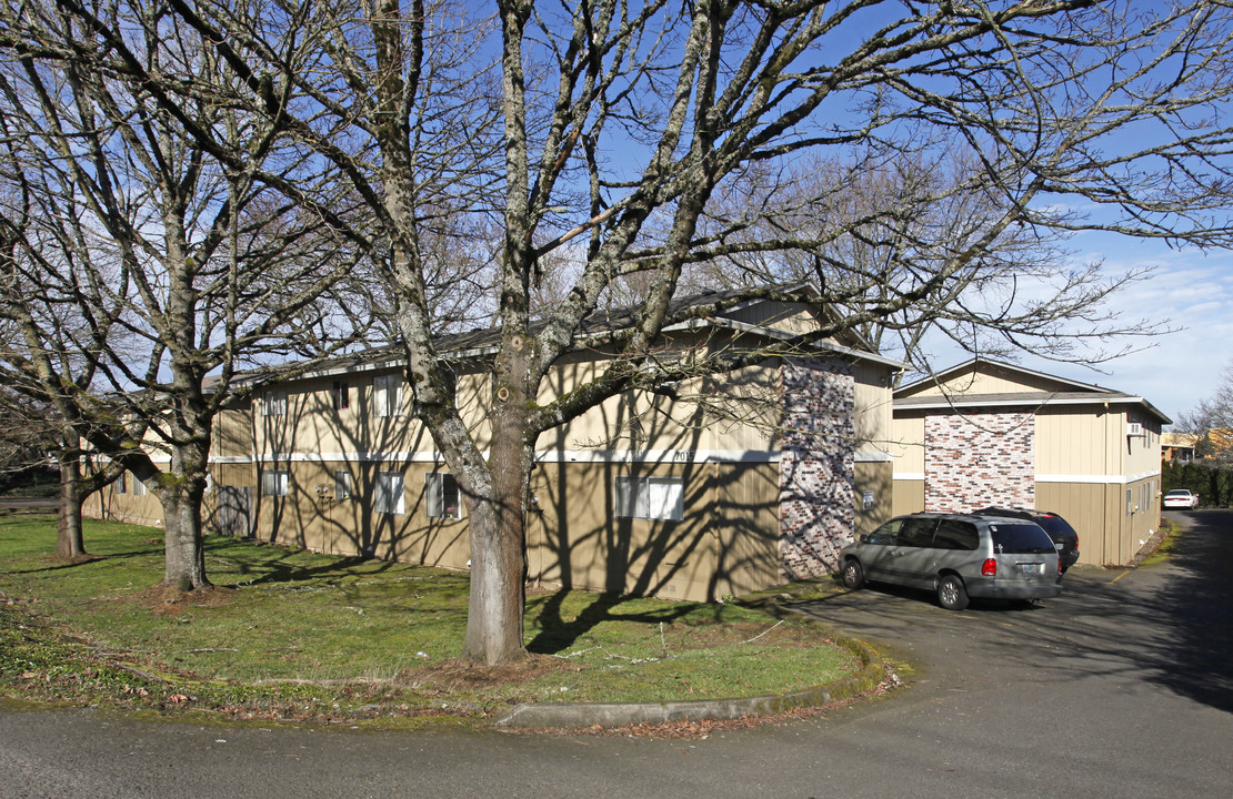 Pheasant Court Apartments in Milwaukie, OR - Building Photo