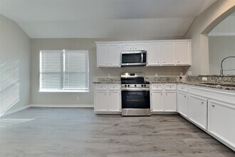 26849 Armor Oaks Dr in Humble, TX - Foto de edificio - Building Photo