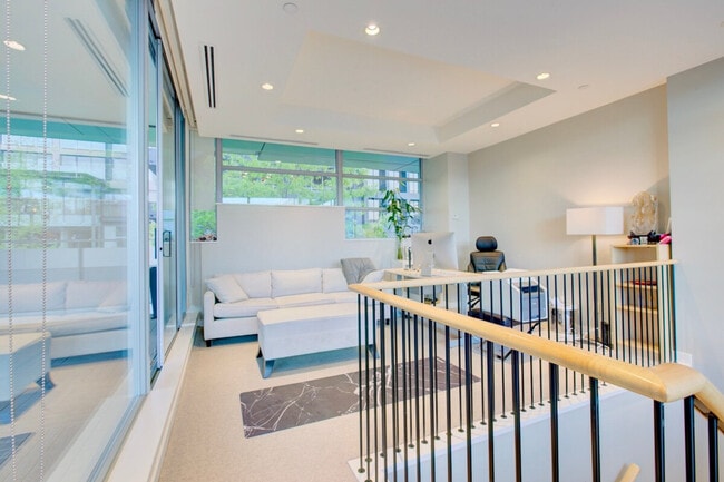 1163 W Cordova St in Vancouver, BC - Building Photo - Building Photo