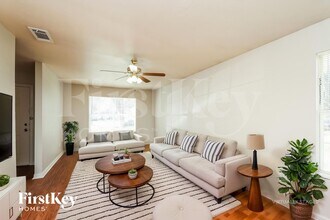 8331 Lake Anna Dr in Dallas, TX - Building Photo - Building Photo