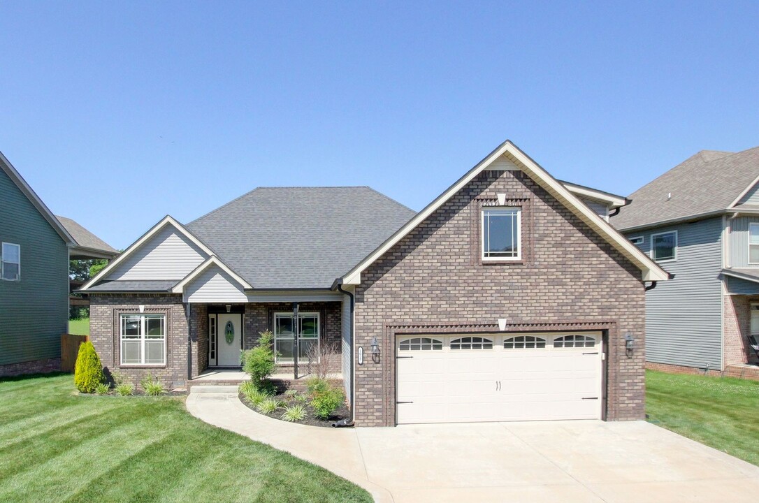 1027 Barnhill Rd in Clarksville, TN - Building Photo