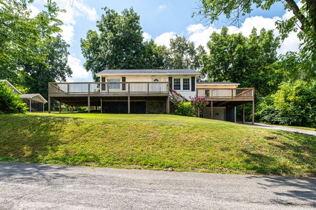 property at 1314 Goldleaf St