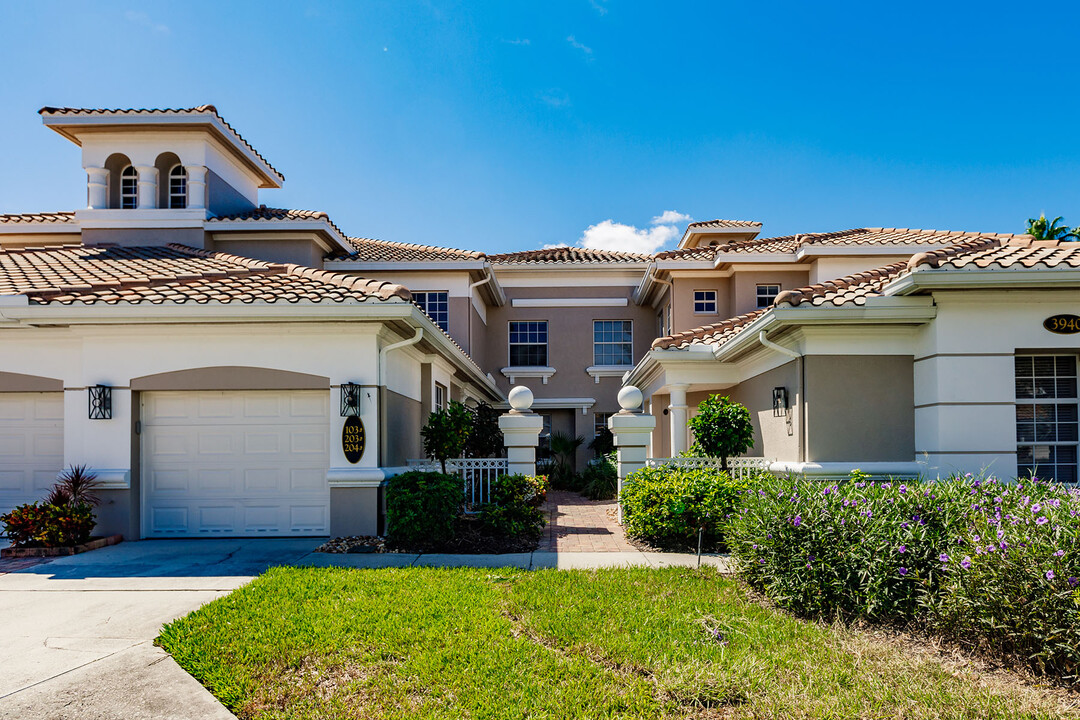 3940 Deer Crossing Ct in Naples, FL - Building Photo