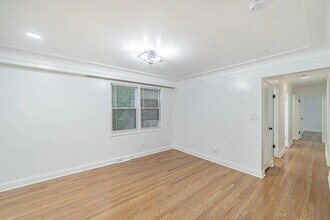 7530 N Oakley Ave, Unit 1 in Chicago, IL - Building Photo - Building Photo