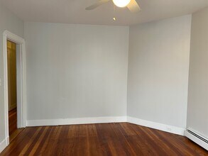3 Carson St, Unit 1 in Boston, MA - Foto de edificio - Building Photo