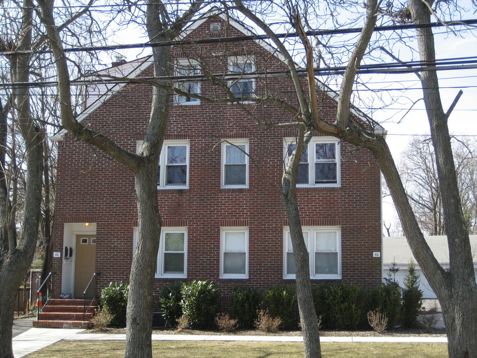 50-52 Center Ave in Bay Shore, NY - Building Photo