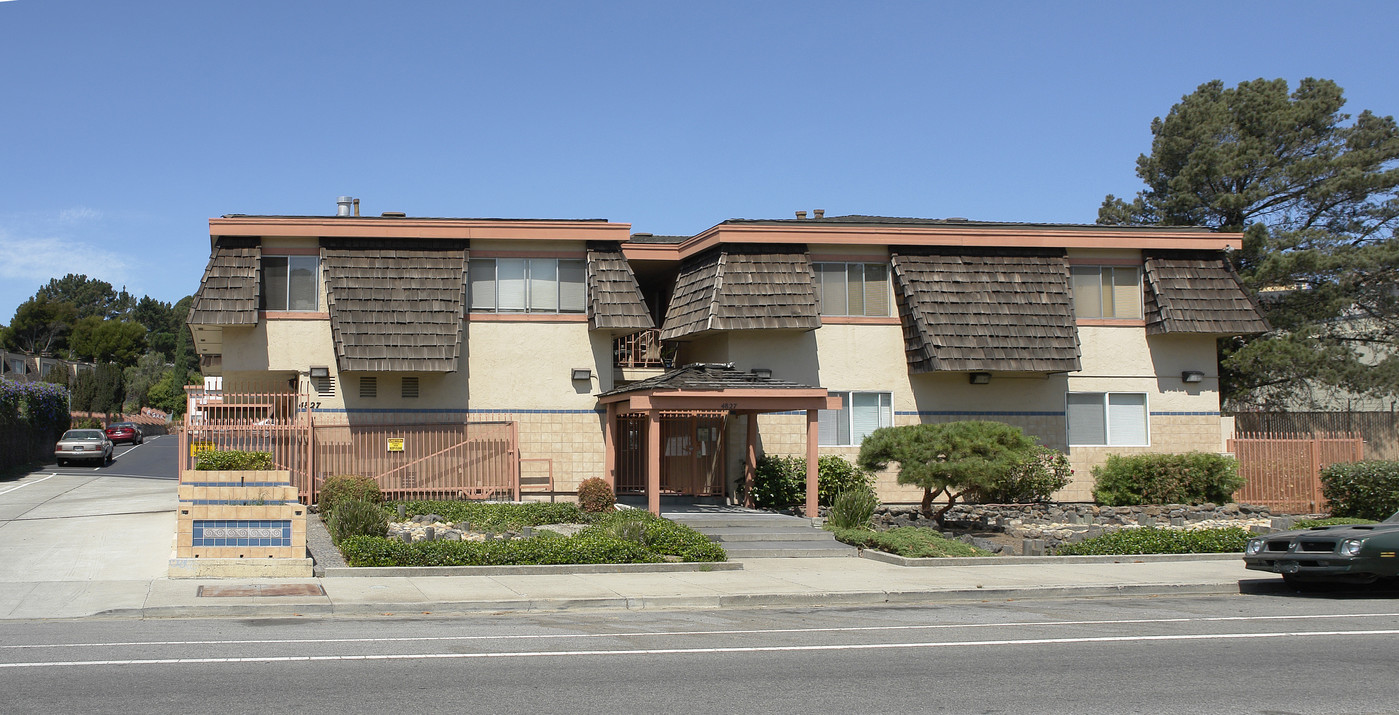 4827 Appian Way in El Sobrante, CA - Building Photo