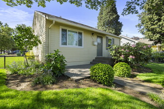 1806 N Watts St in Portland, OR - Building Photo - Building Photo