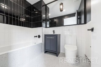 STUNNING STUDIO | PERFECT STARTER APARTMENT -Skyline Views-Full amenity building-Stainless steel kit, Unit 2D in Brooklyn, NY - Building Photo - Building Photo