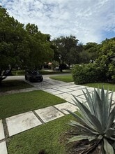675 NE 93rd St in Miami Shores, FL - Foto de edificio - Building Photo