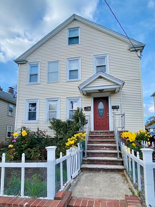 25 Elliot St in Newton, MA - Building Photo