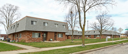 West View Townhomes in Milwaukee, WI - Building Photo - Building Photo