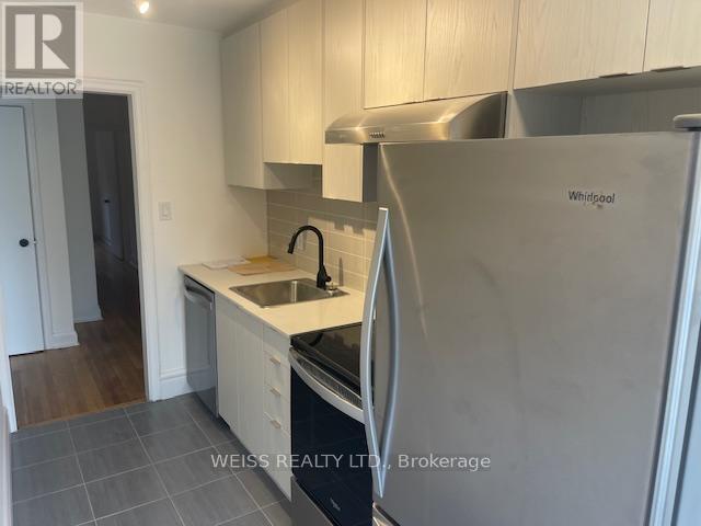 517-517 Eglinton Ave W