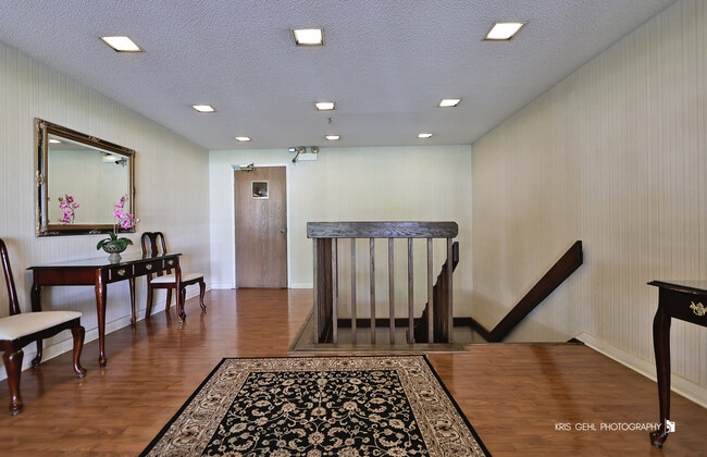 12900 W Heiden Cir in Lake Bluff, IL - Building Photo - Building Photo