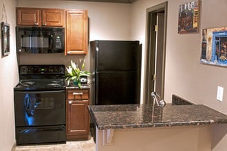 199 Hughes St in Seneca, SC - Foto de edificio - Building Photo